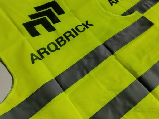 Chalecos impresos para ARQBRICK