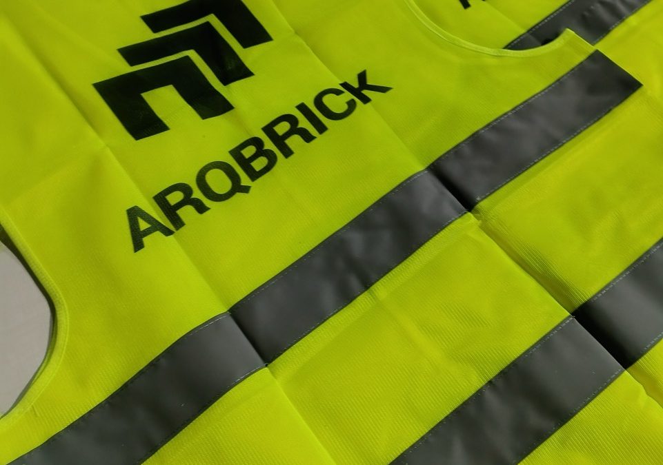 Chalecos impresos para ARQBRICK